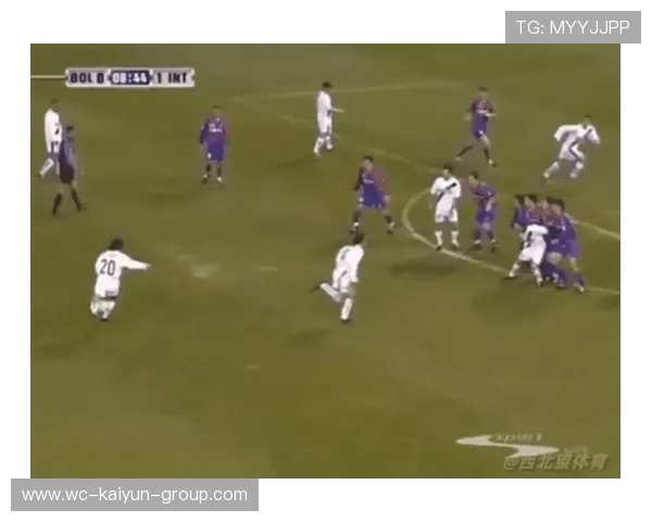 任意球短传配合突破人墙,随后传中破门得手——成为策略典范 任意球短传配合突破人墙,随后传中破门得手——成为策略典范